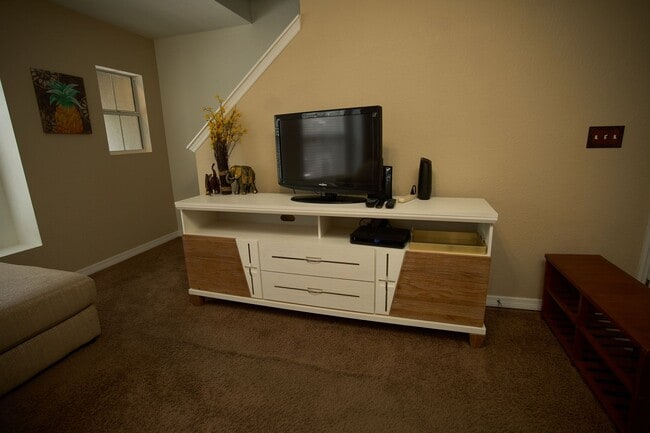 Building Photo - Furnished $2300  or Unfurnished $1900 ?