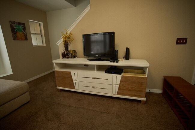 Foto del edificio - Turnkey Furnished Townhome