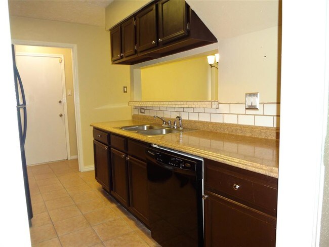 Building Photo - 16619 Capewood Dr
