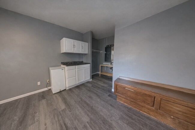 Foto del edificio - 401 N. East Avenue-3