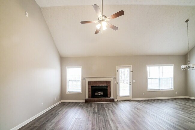 Building Photo - 204 Lee Ct