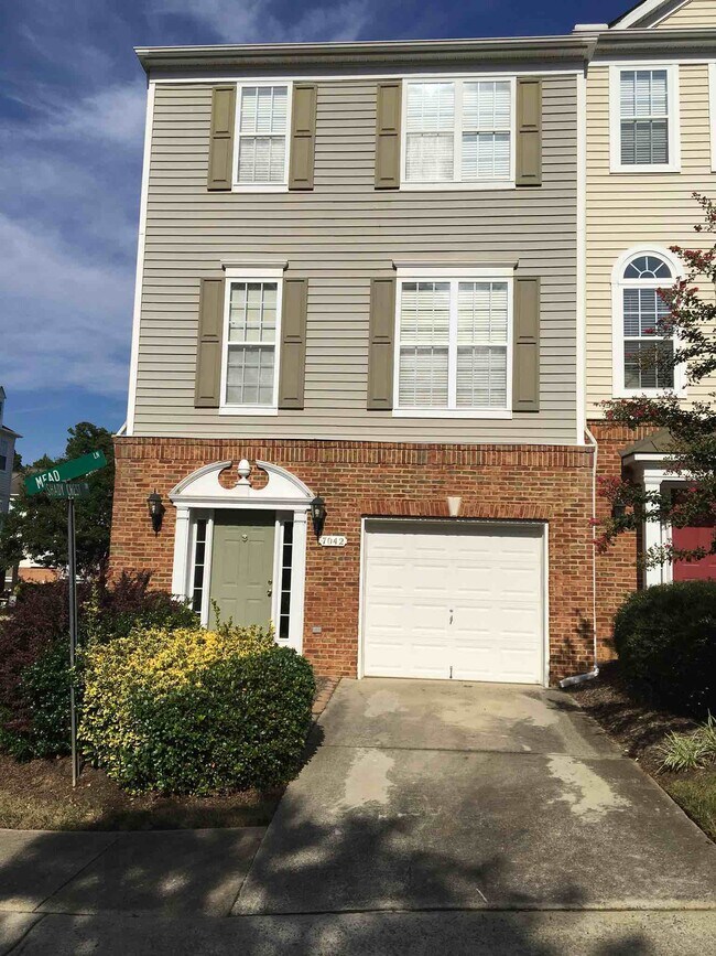 Parte frontal de la unidad - 7042 Mead Lane