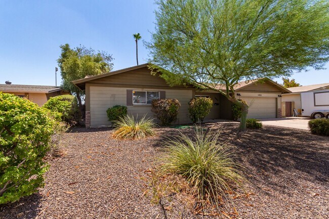 Building Photo - RENOVATED 4 BEDROOM, 2 BATH TEMPE HOME W/ ...