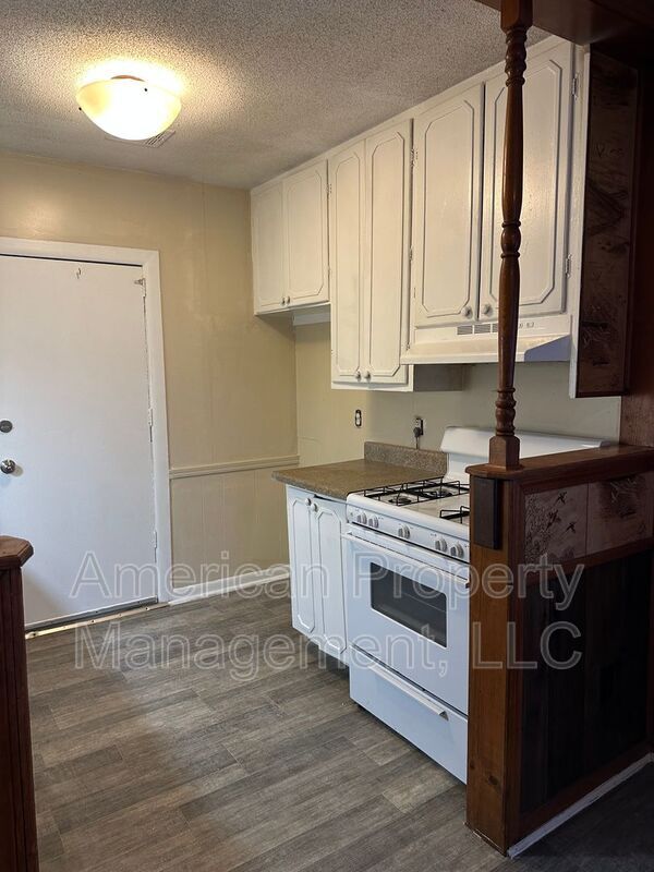 Building Photo - 1928 N Columbia Pl