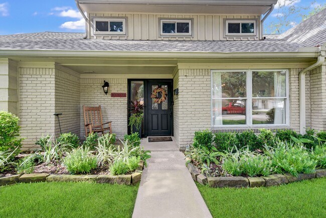 Foto del edificio - 10707 Piping Rock Ln