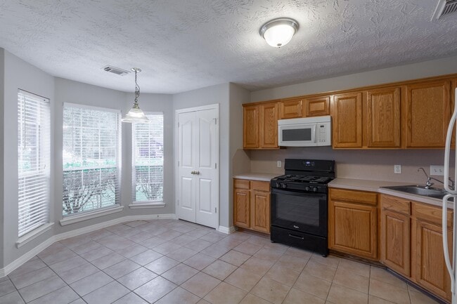 Building Photo - 4931 Tealgate Dr