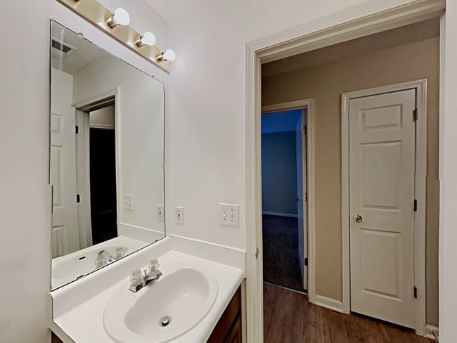 Building Photo - 2700 Cedar Trace Dr