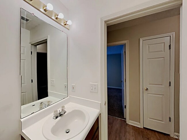Foto del edificio - 2700 Cedar Trace Dr