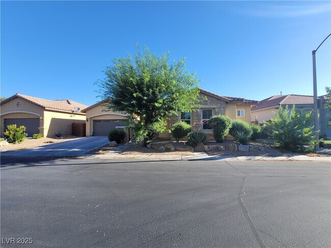 Foto del edificio - 9338 Wilderness Glen Ave