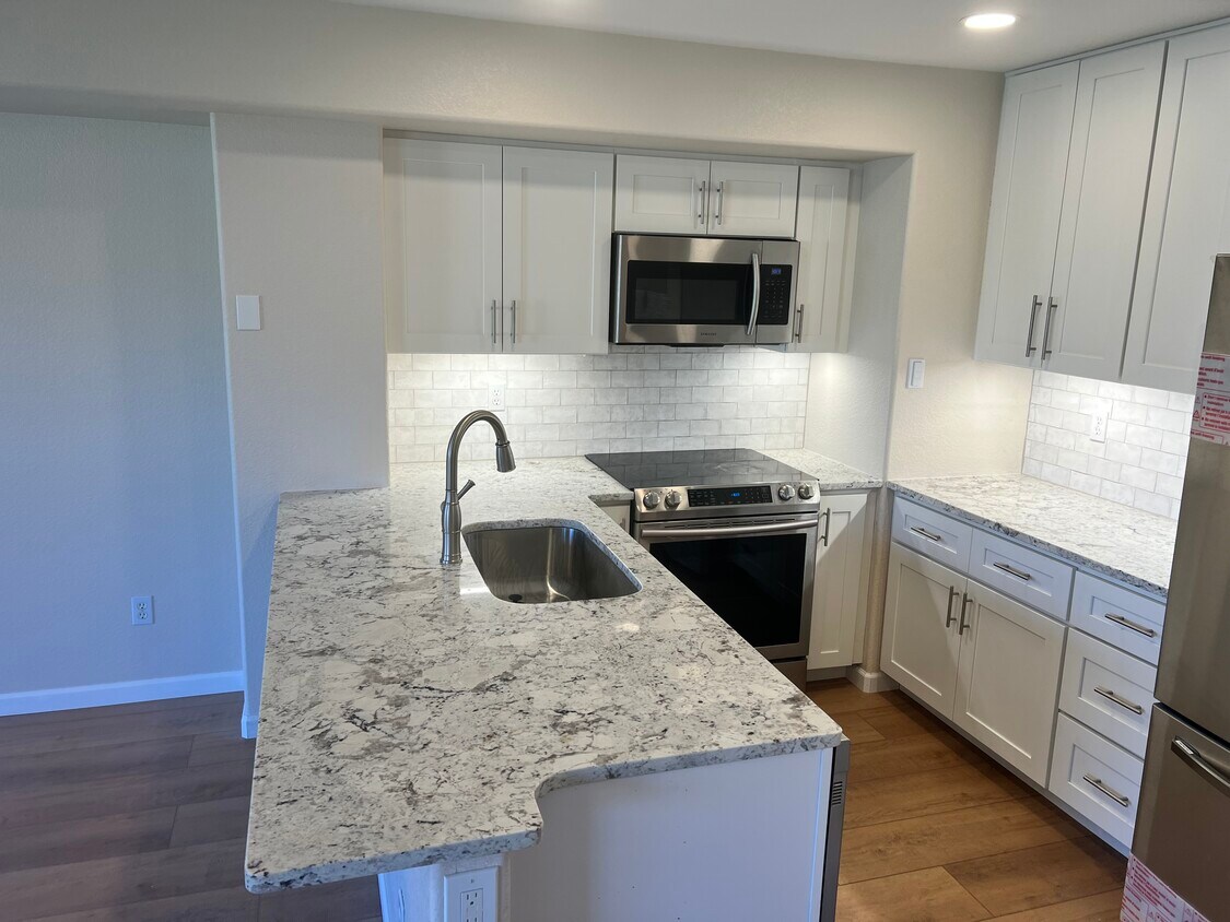Foto principal - 5769 University Village View