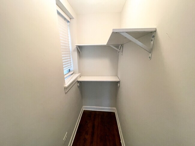 Foto del edificio - 6736 N Glenwood Ave