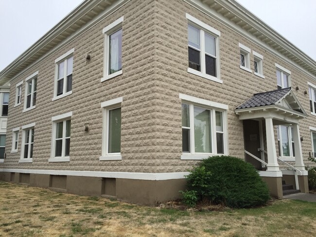 Building Photo - 8007-8015 N Denver Ave
