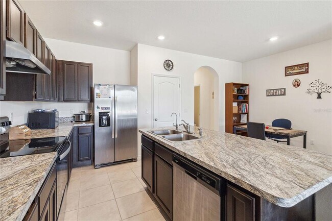 Foto del edificio - 1121 Blue Jay Dr