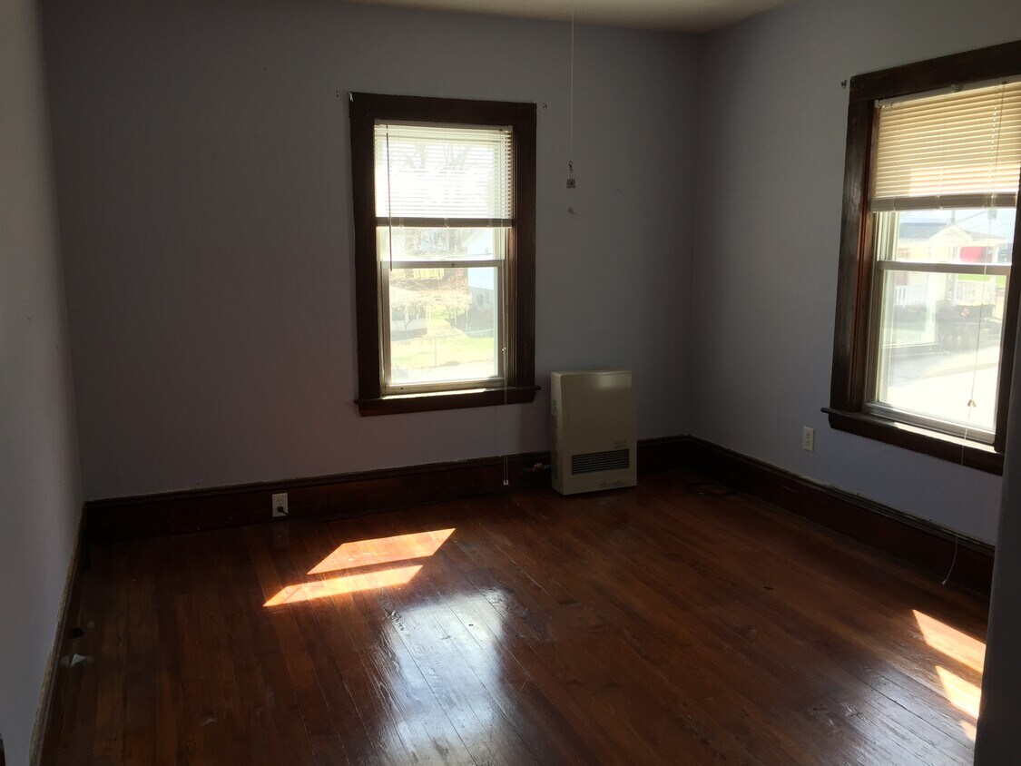 Front bedroom - 46 Winter St