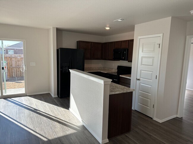 Foto del edificio - *Pre-leasing* Three Bedroom | Two Bath Hom...