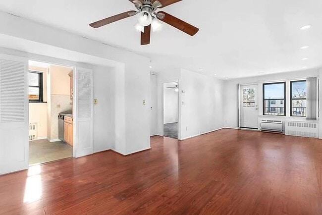 Building Photo - Lovely 1Bed 1Bath available
