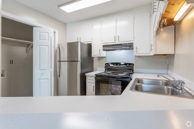 1BR, 1BA - 800SF - Kitchen - Dawson