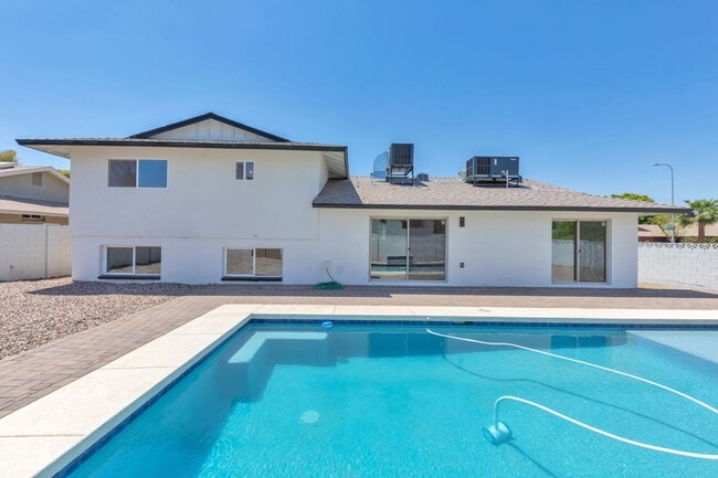 Building Photo - Exceptional 6-Bedroom Home with Pool Near ASU Campus