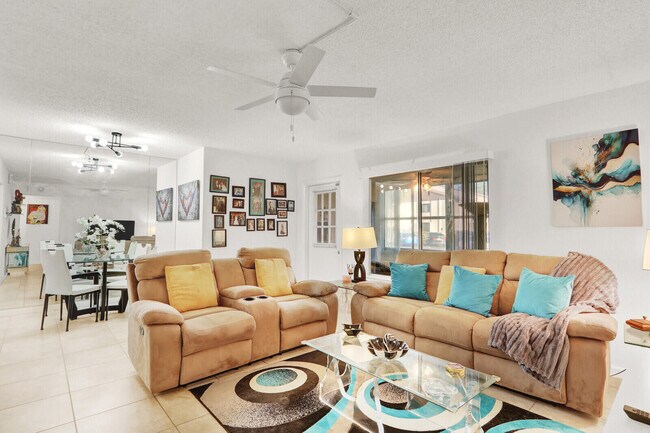 Foto del edificio - 309 Knotty Pine Cir