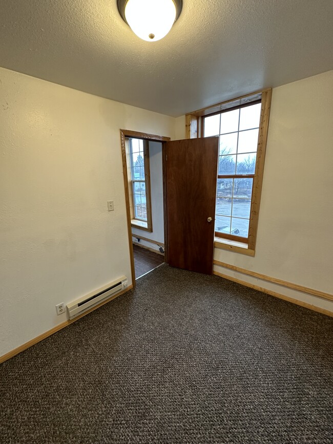 1st Bedroom - 153 E Main St
