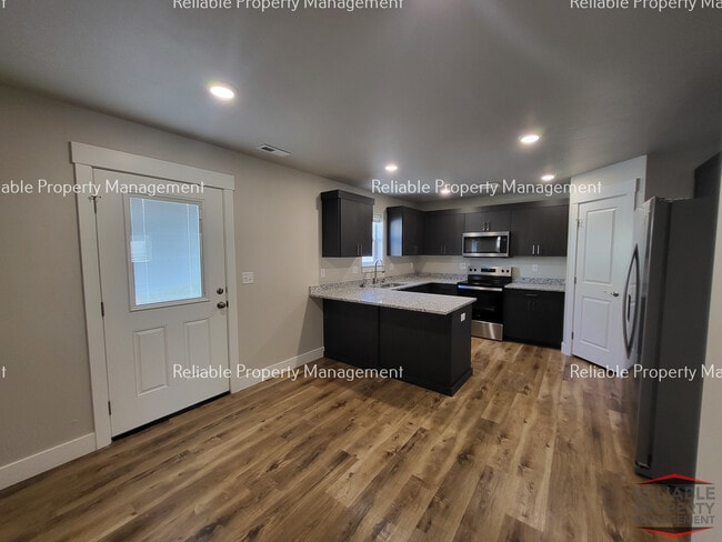 Building Photo - 2015 Lawrence Ln
