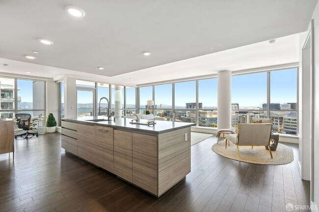 Foto del edificio - 718 Long Bridge Street