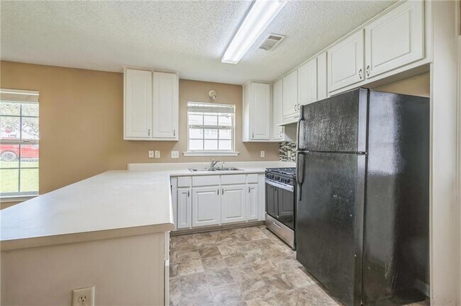 Building Photo - 4862 Ozment Tr