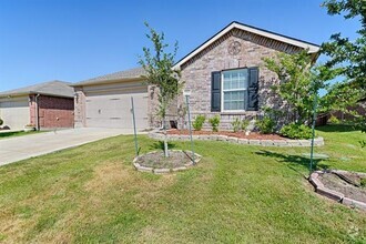 Building Photo - 1501 Lone Pine Dr