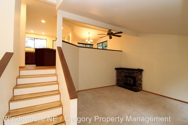 Building Photo - 3 br, 3 bath House - 12713 Juanita Dr NE