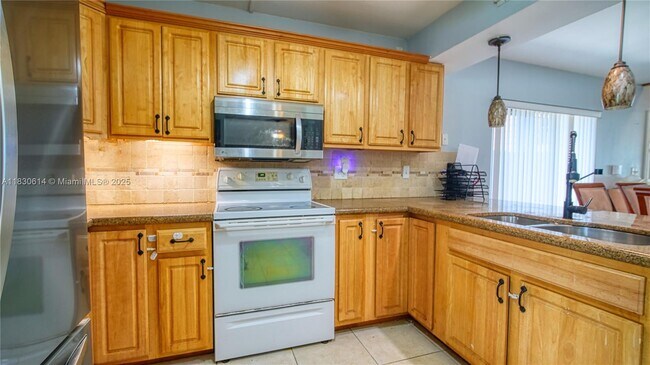 Foto del edificio - 11101 SW 15th Mnr