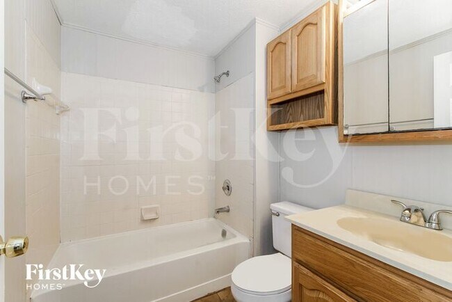 Foto del edificio - 5777 Liberty Creek Dr E