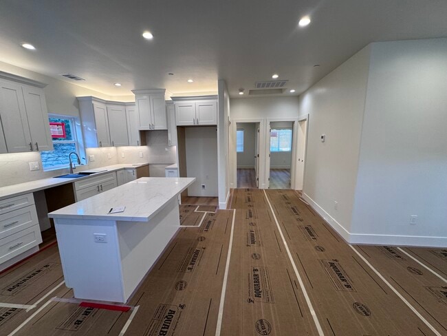 Building Photo - 1577 Cottonwood Dr