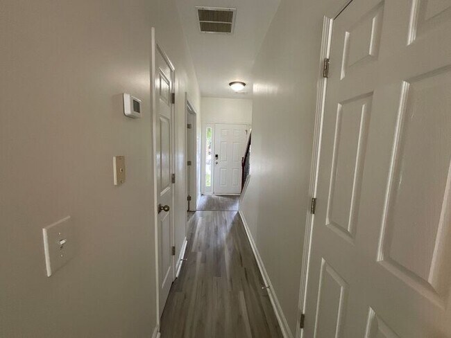 Foto del edificio - 585 McWilliams Rd SE