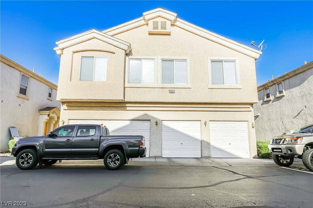 5983 Trickling Descent St, Henderson, NV 89011 Townhouse for Rent in