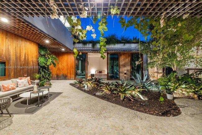 Foto del edificio - 1664 Lenox Ave.