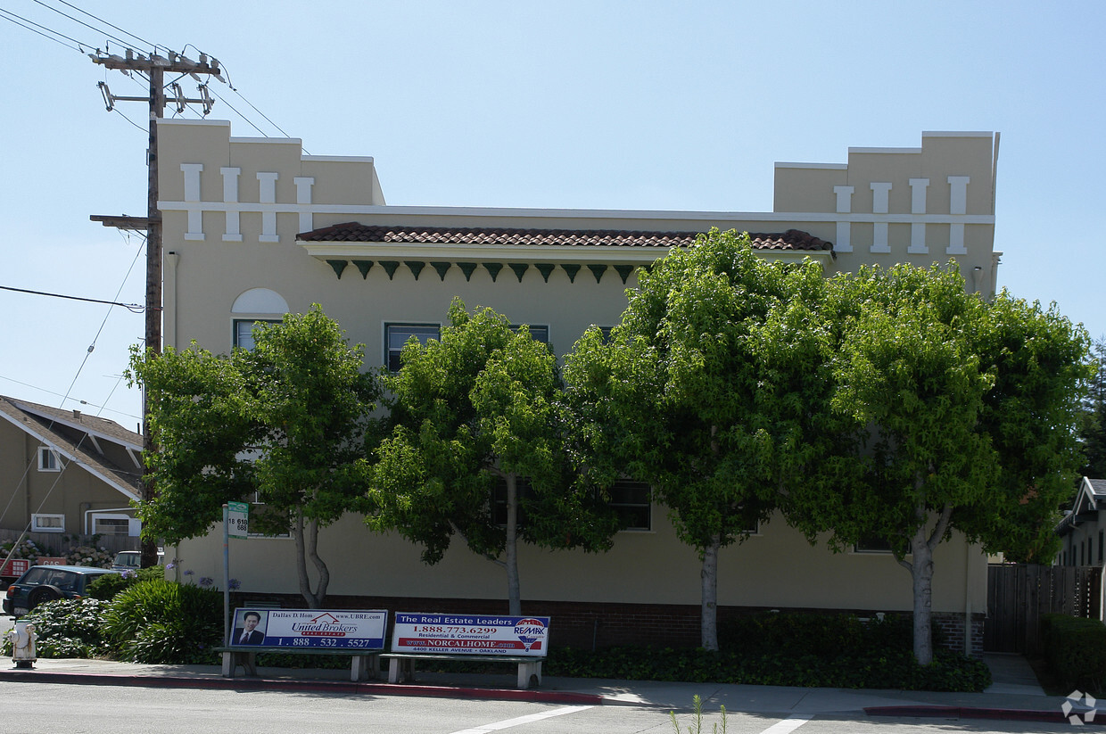 Building Photo - 1305 Everett Ave
