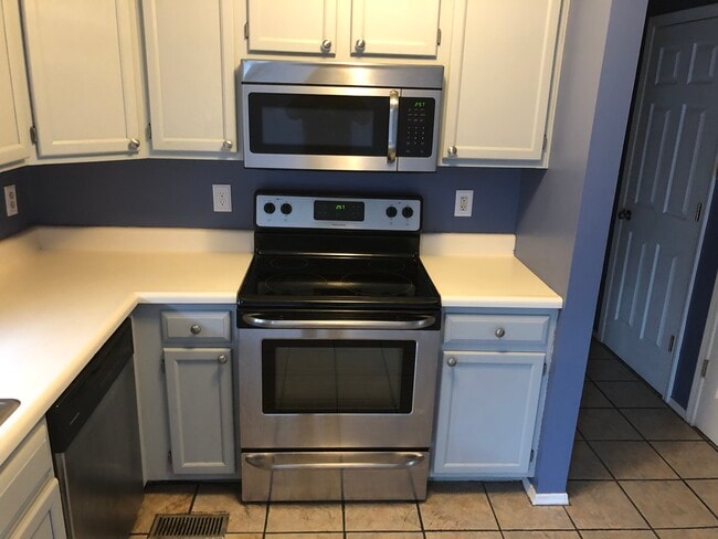 Building Photo - 207 Westwind Estates Ct