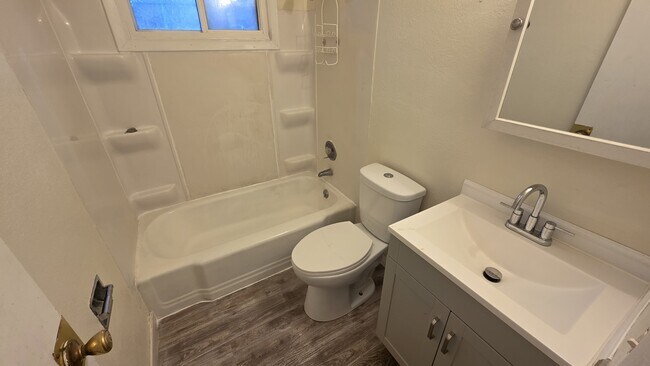 Foto del edificio - 2314-2318 Allied Dr