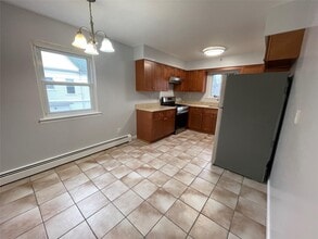 Building Photo - 146 Primrose Ave