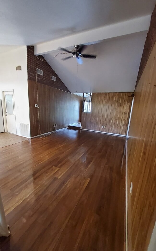 Building Photo - 2121 Redwood St