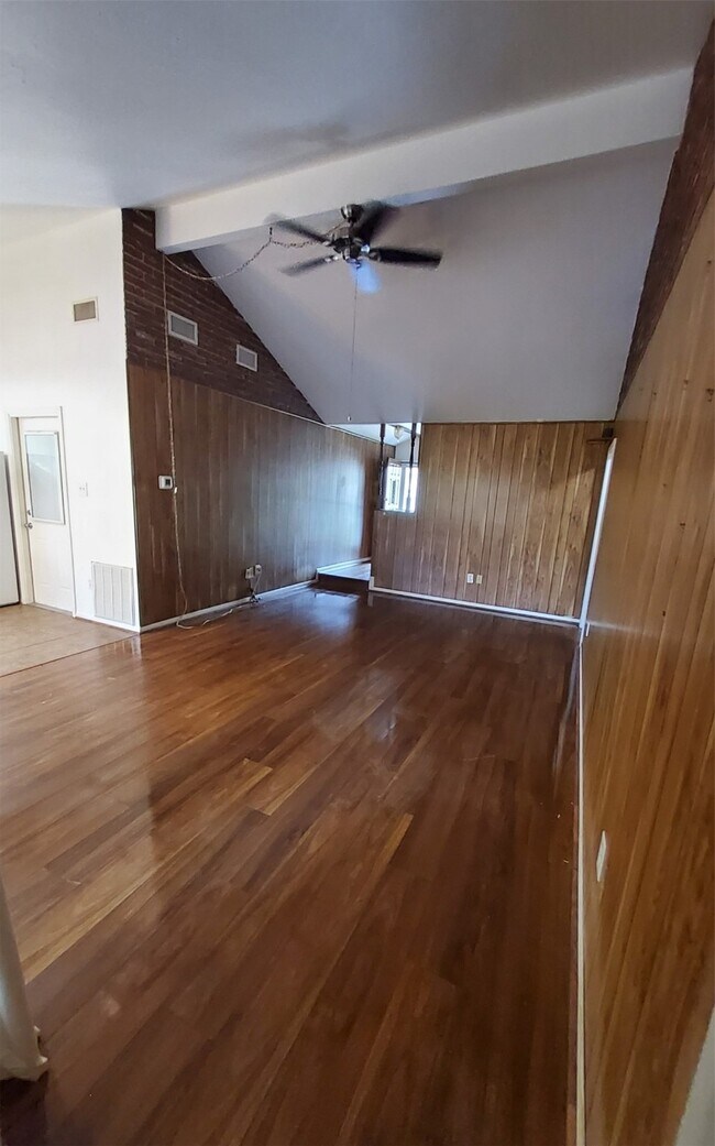 Foto del edificio - 2121 Redwood St