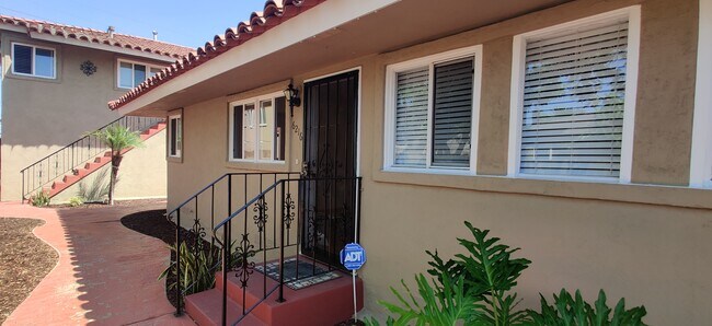 Foto del edificio - 6216 Stanley Ave