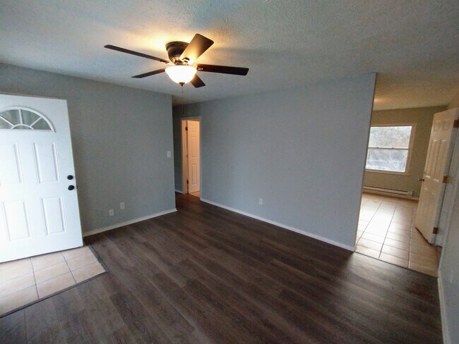 Building Photo - 4521 Phoenix Dr