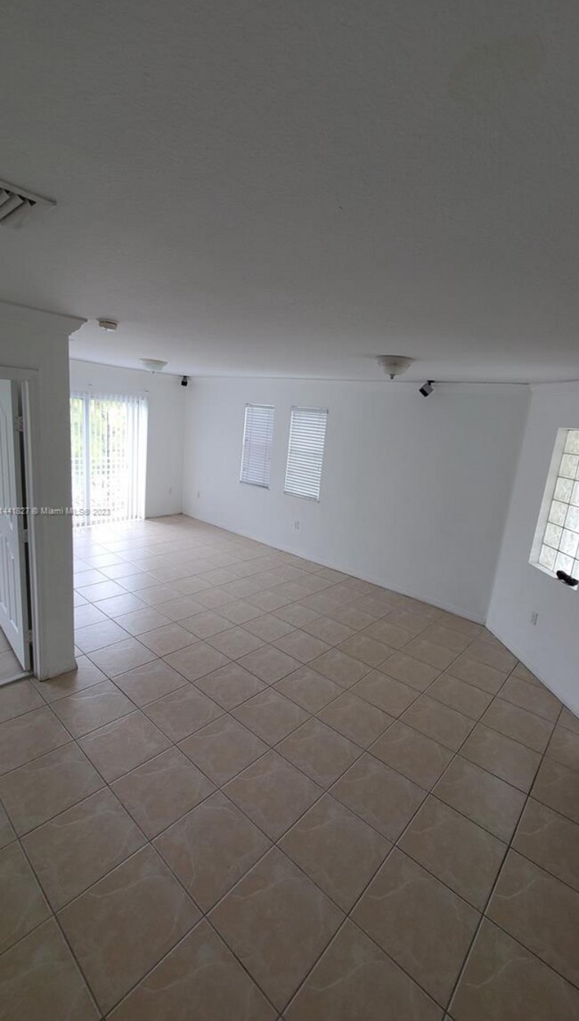 Foto del edificio - 8804 NW 109th Pl