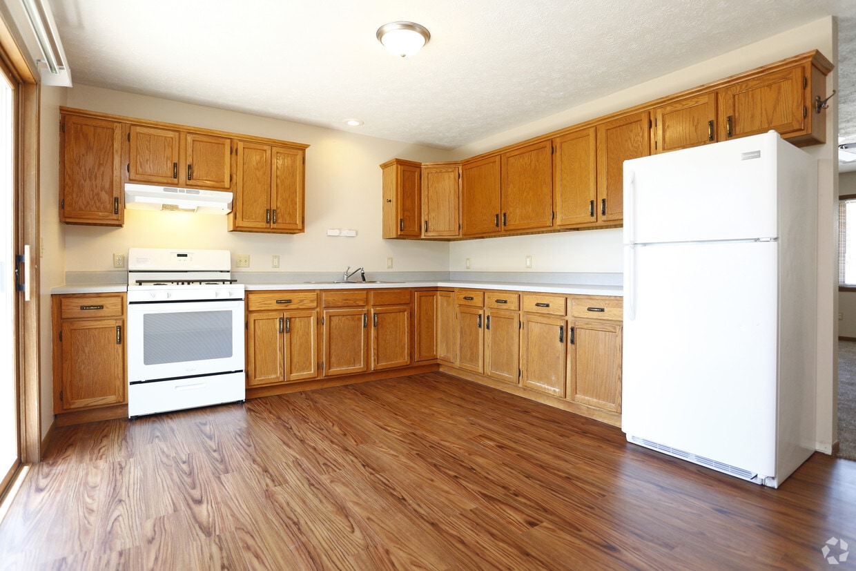 Primary Photo - Pius Lane Apartments