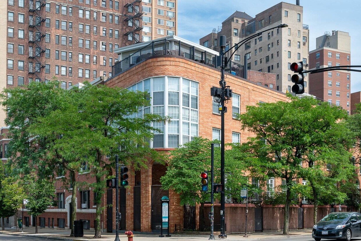 Primary Photo - 339 W Webster Ave