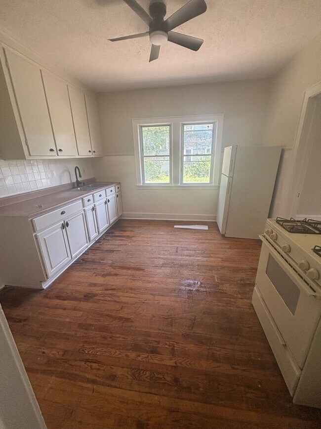 Foto del edificio - Cleveland East Side 2 bedroom down