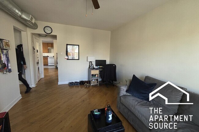 Foto del edificio - 3325 N Lakewood Ave