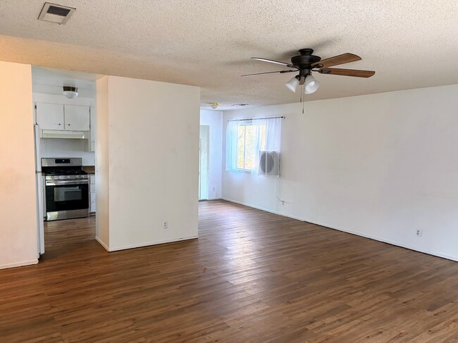 Planta semiabierta - 170 Westelle Dr