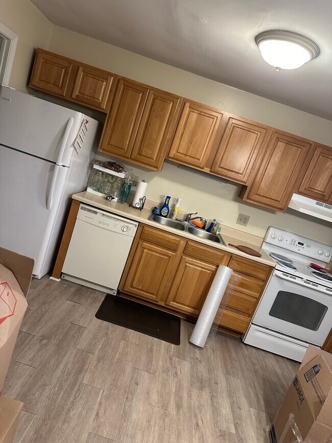 420A Village- Cocina - 420 Village Ln